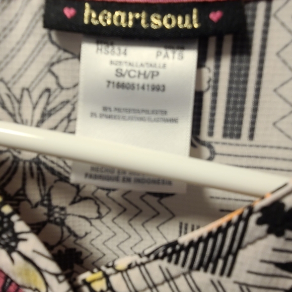 Heart Soul women's scrub top size small - Picture 2 of 2